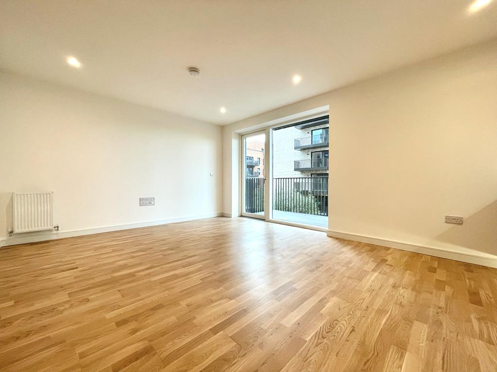 Flat Greenleaf Walk in London