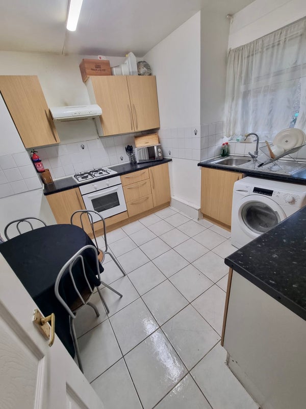 Room Lever Street in Greater London