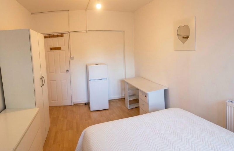 Room Lever Street in Greater London