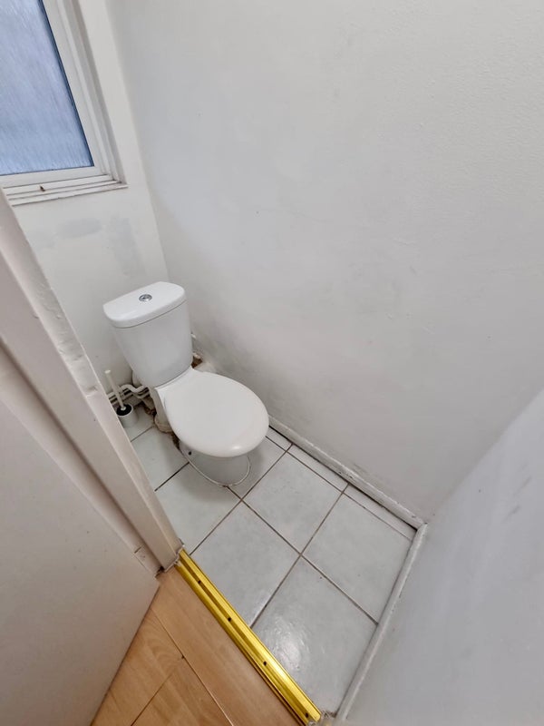 Room Lever Street in Greater London