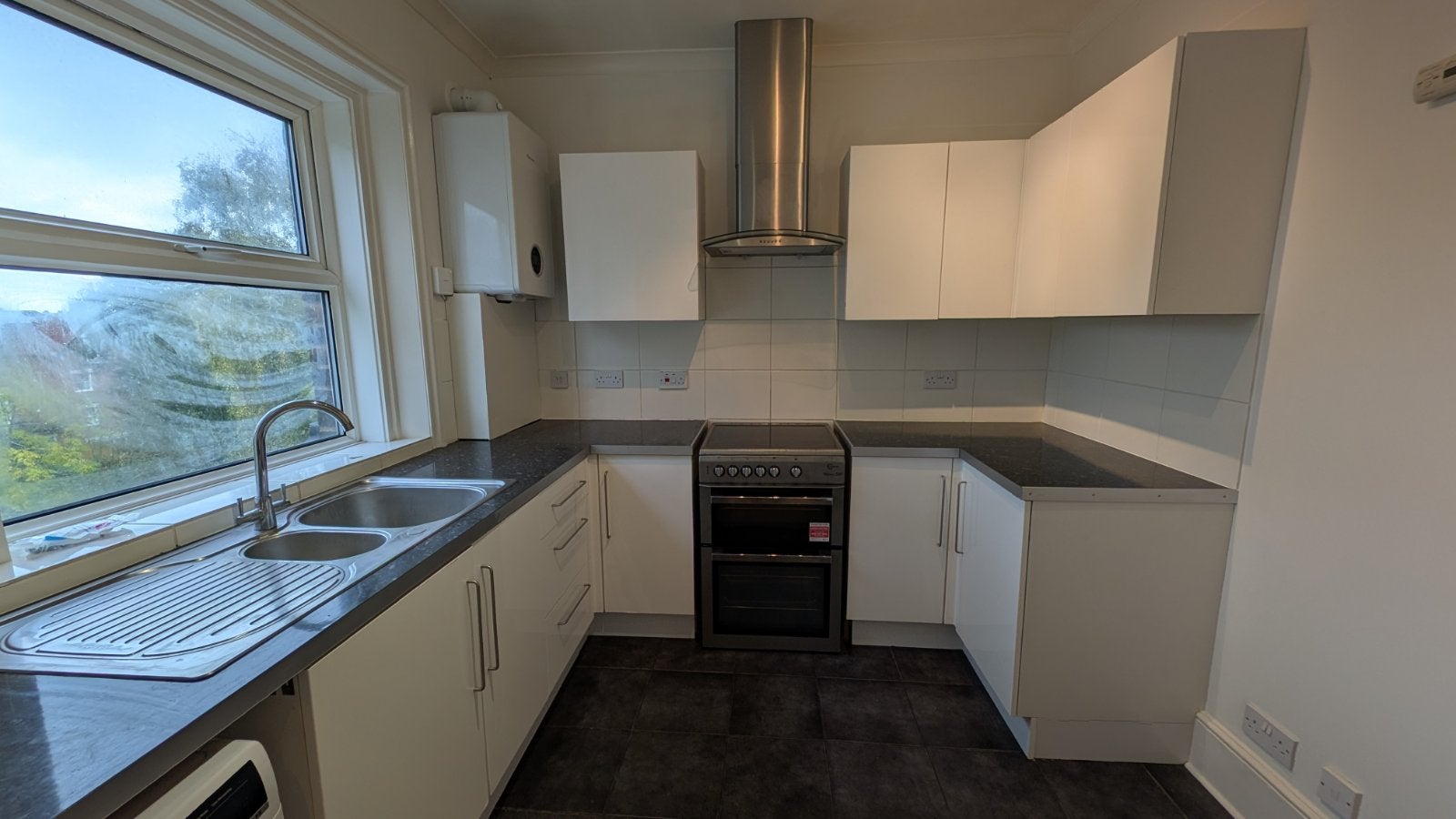 Flat Earls Avenue in Folkestone and Hythe District