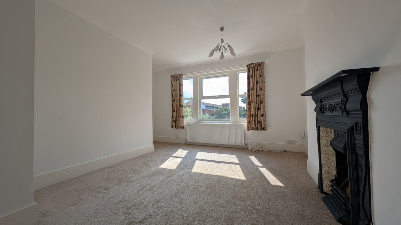Flat Earls Avenue in Folkestone and Hythe District