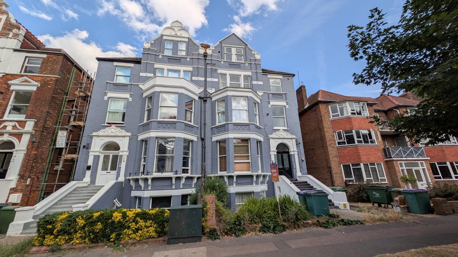 Flat Earls Avenue in Folkestone and Hythe District