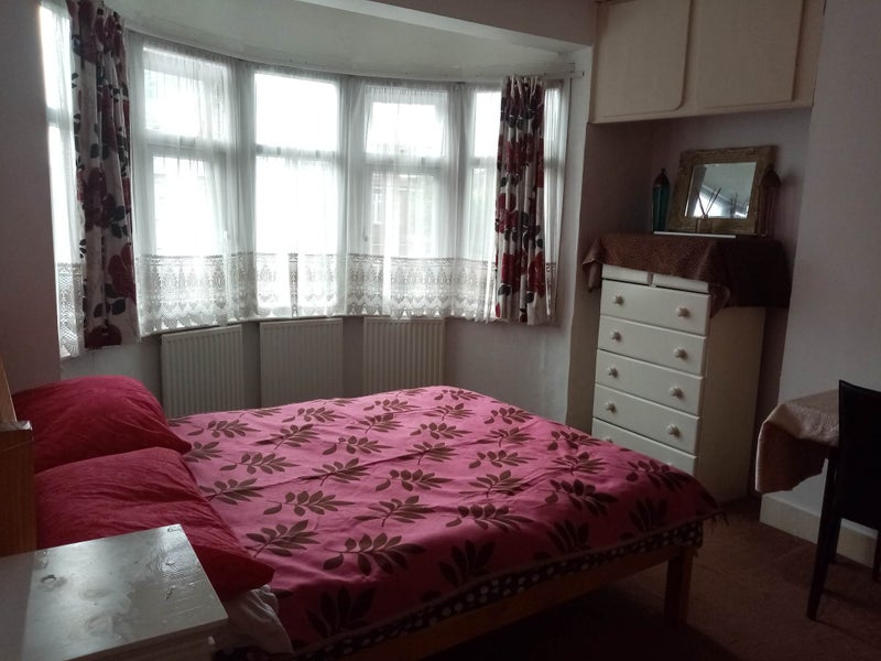 Room Wilbury Way in Greater London