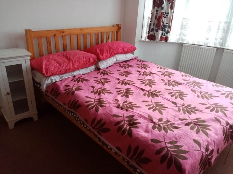 Room Wilbury Way in Greater London