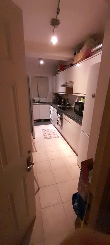 Room Wilbury Way in Greater London