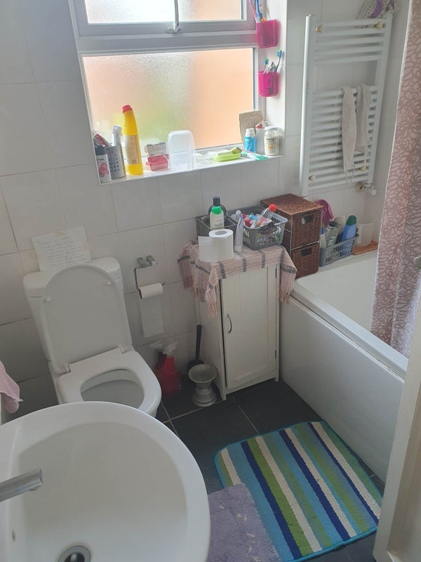 Room Wilbury Way in Greater London