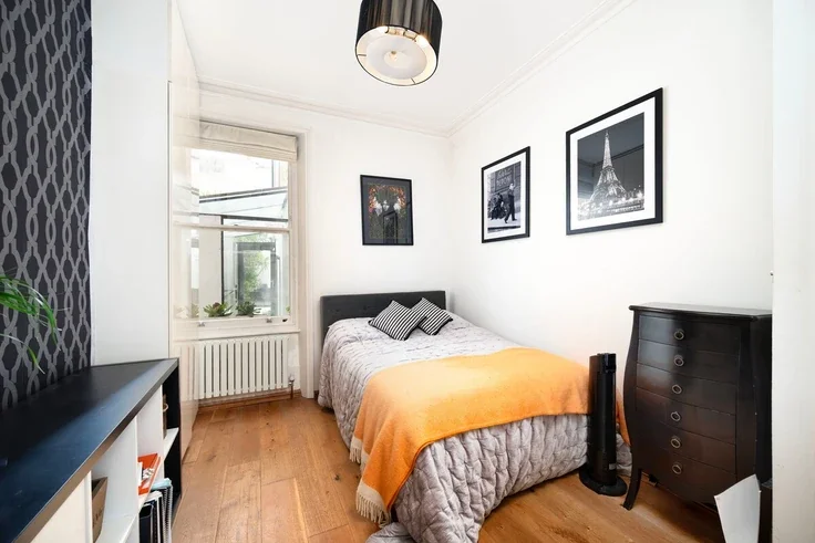Flat Saltram Crescent in City of Westminster