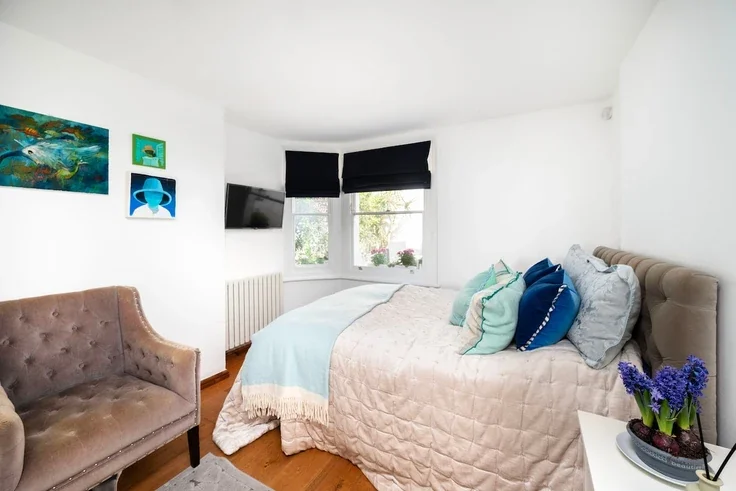 Flat Saltram Crescent in City of Westminster