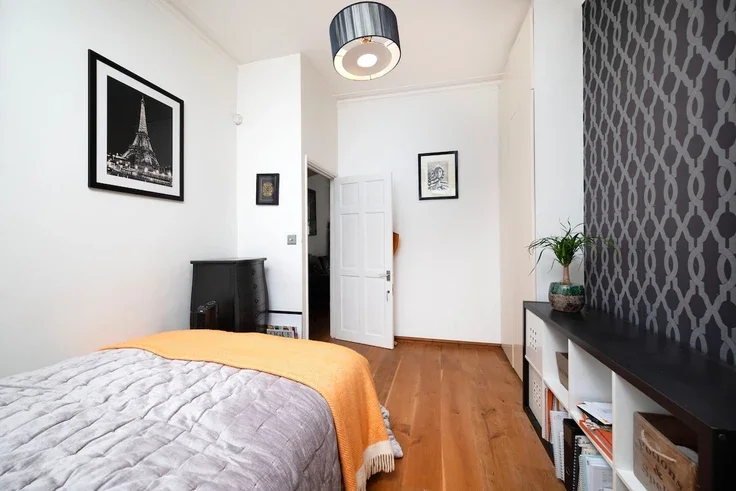 Flat Saltram Crescent in City of Westminster