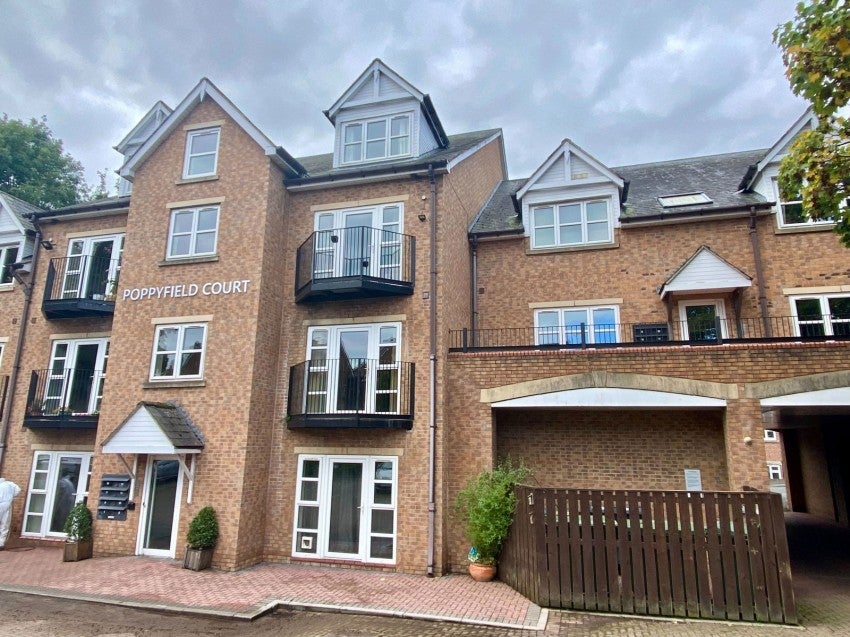 Flat Northfield Place in Leeds