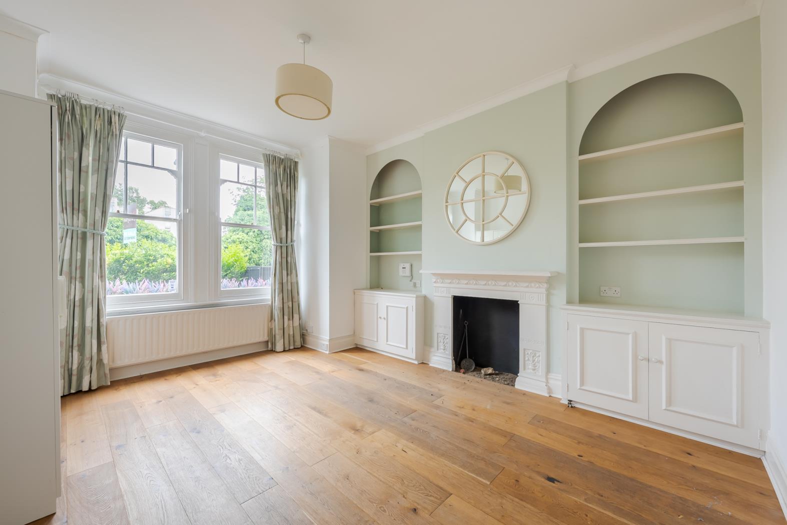 Flat Clapham Common North Side in Greater London