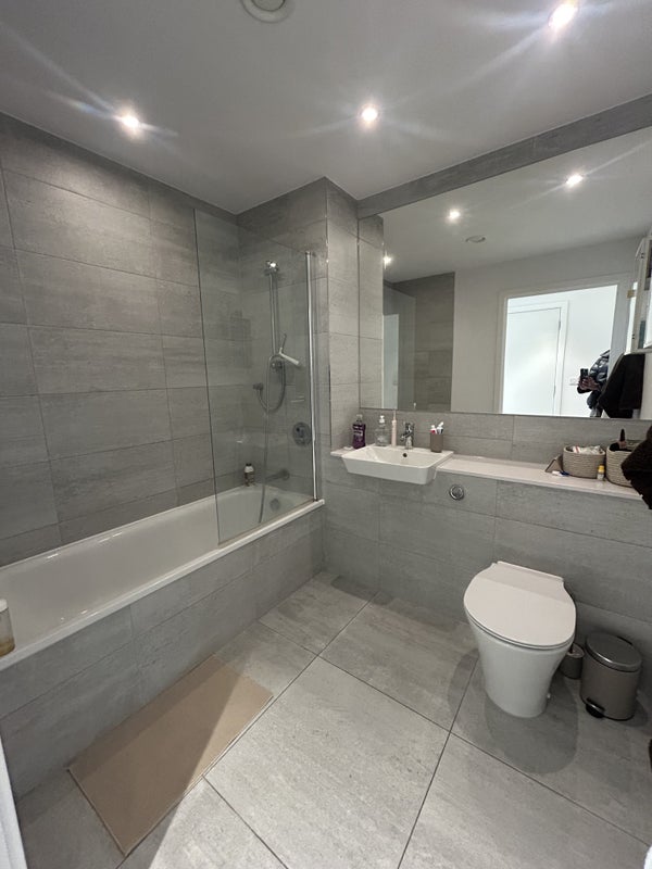 Flat Dace Road in Greater London