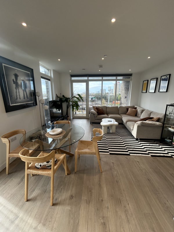Flat Dace Road in Greater London