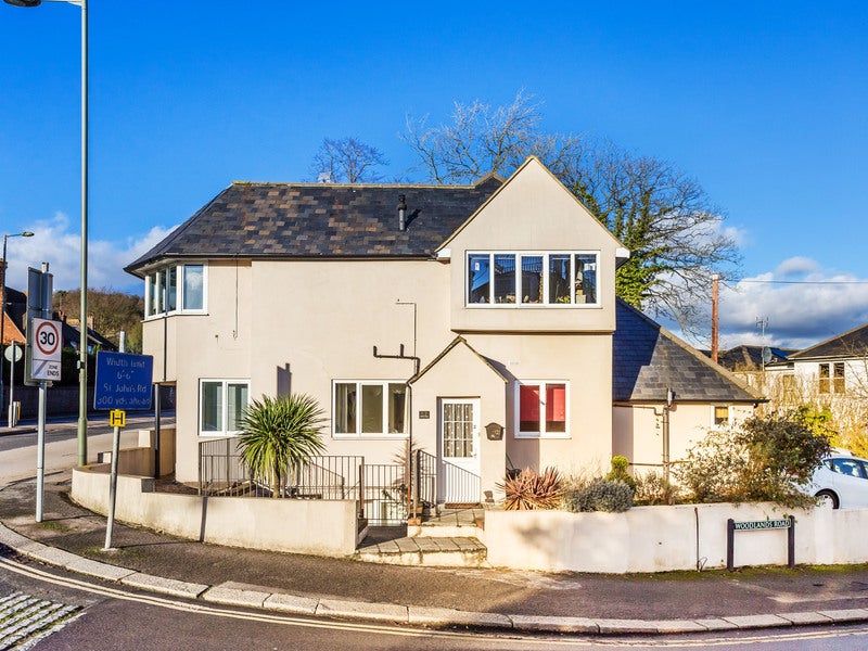Flat Woodlands Road in Reigate and Banstead
