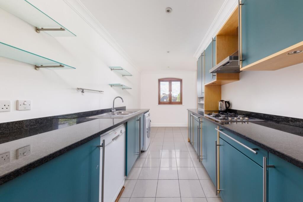 Flat Star Place in Greater London