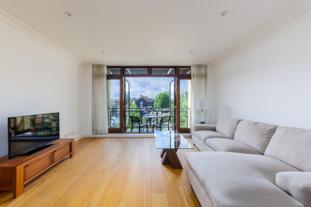 Flat Star Place in Greater London