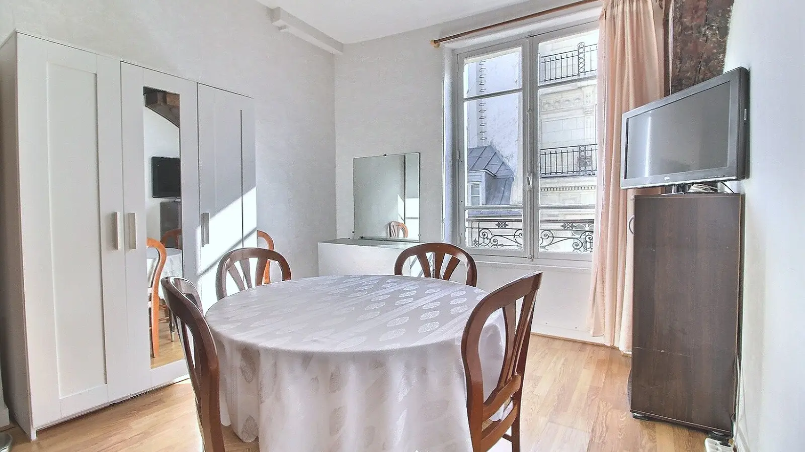 Appartement Rue du Pont aux Choux à Paris