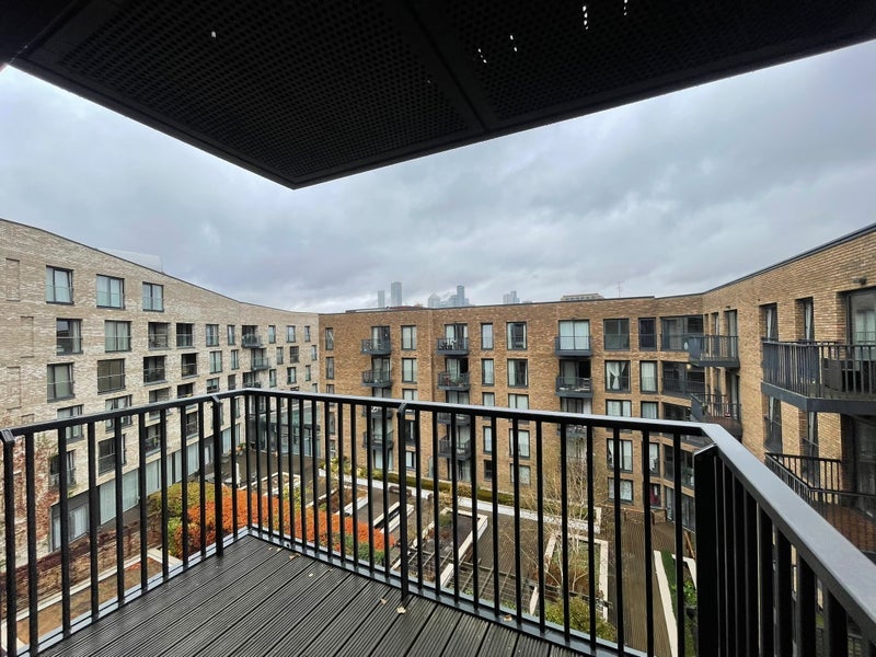 Flat Grand Canal Avenue in Greater London