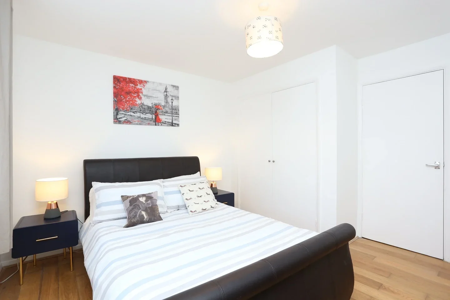 Flat Holmesdale Road in Greater London