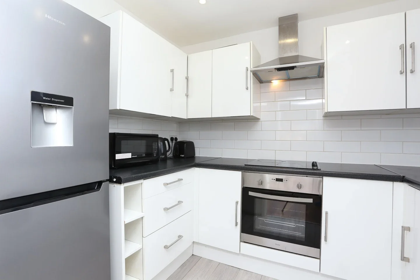 Flat Holmesdale Road in Greater London