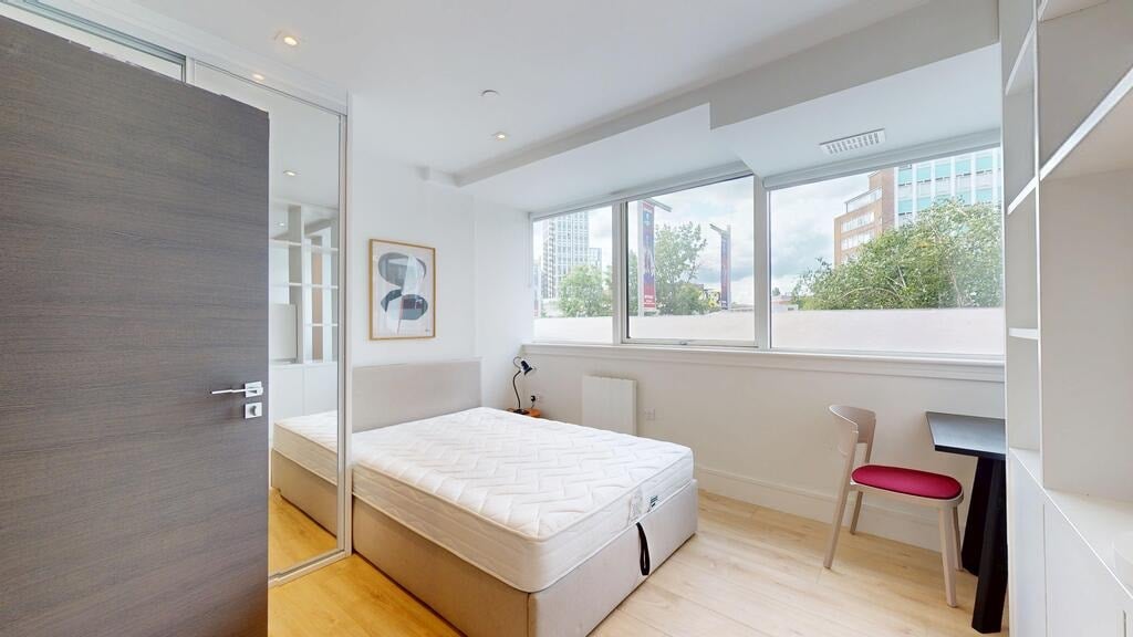 Flat Humphry Repton Lane in Greater London