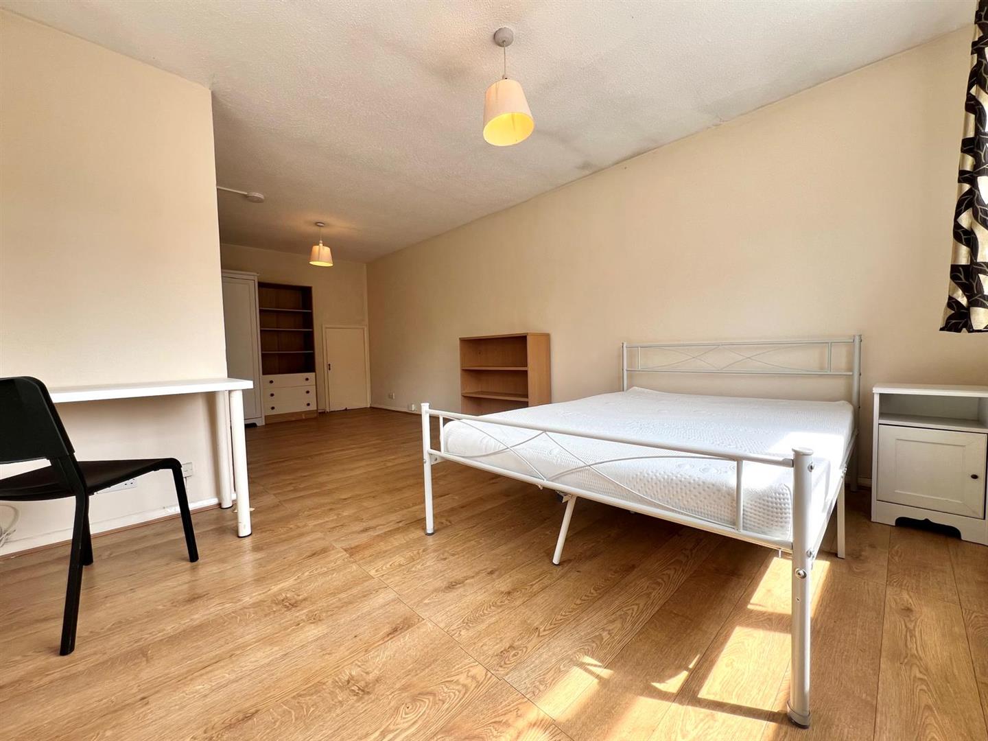 House Ratcliffe Close in Greater London