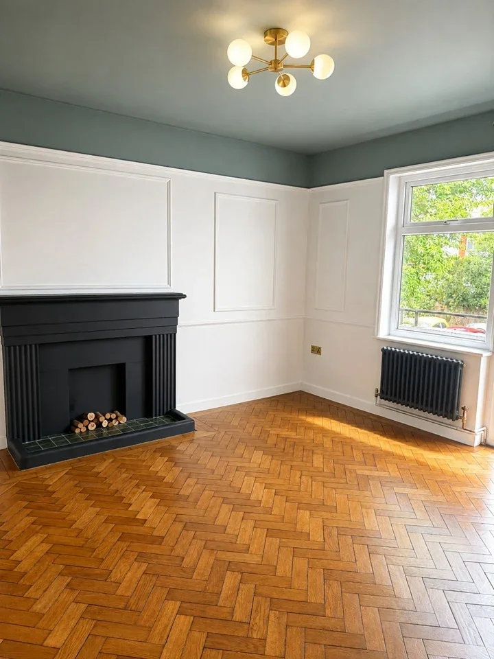 Flat Grassmount in Greater London