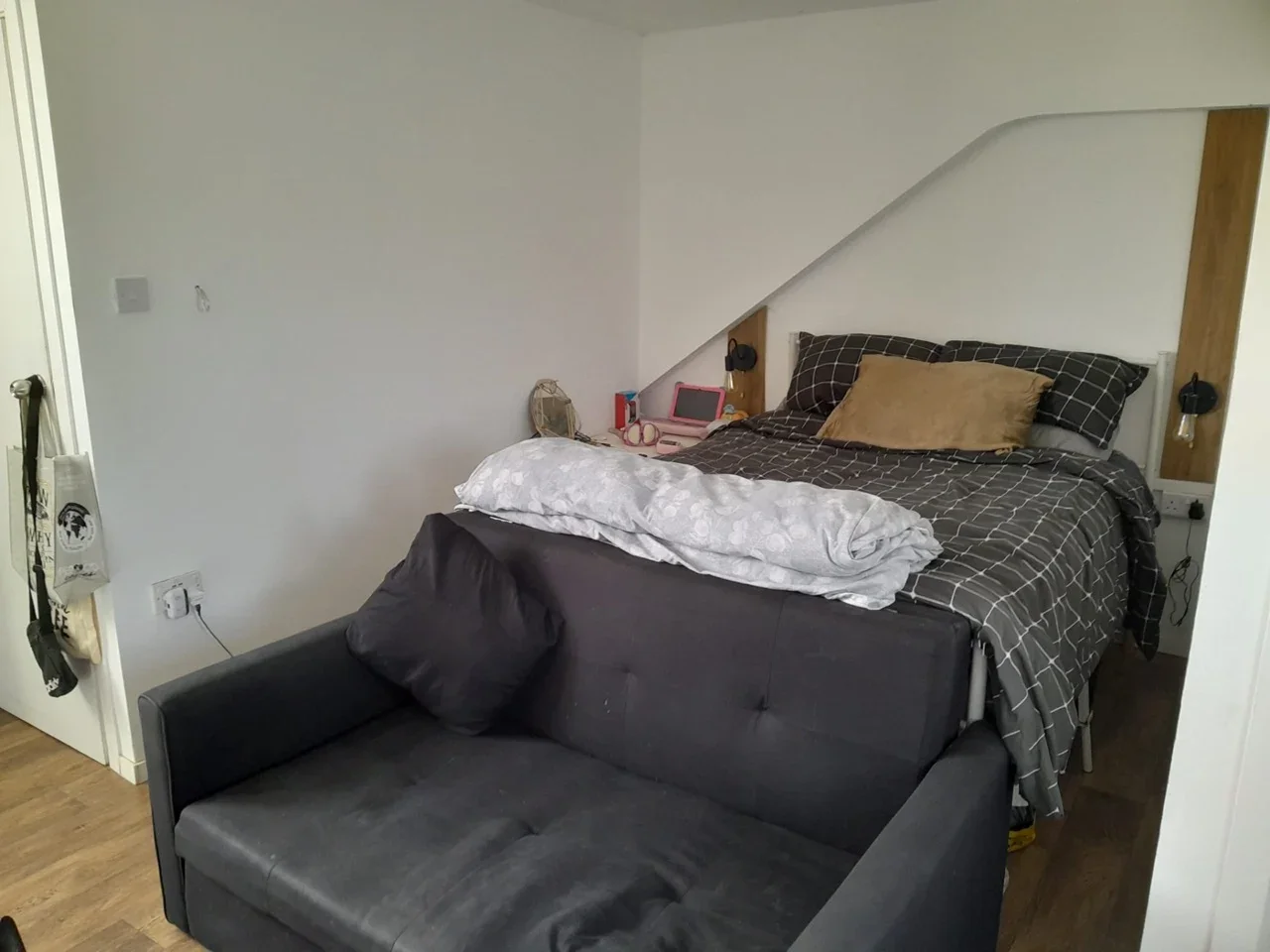 Room Davidson Road in Greater London