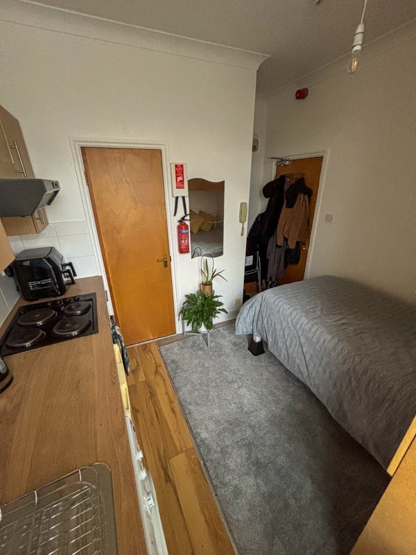 Flat Harringay Road in Greater London