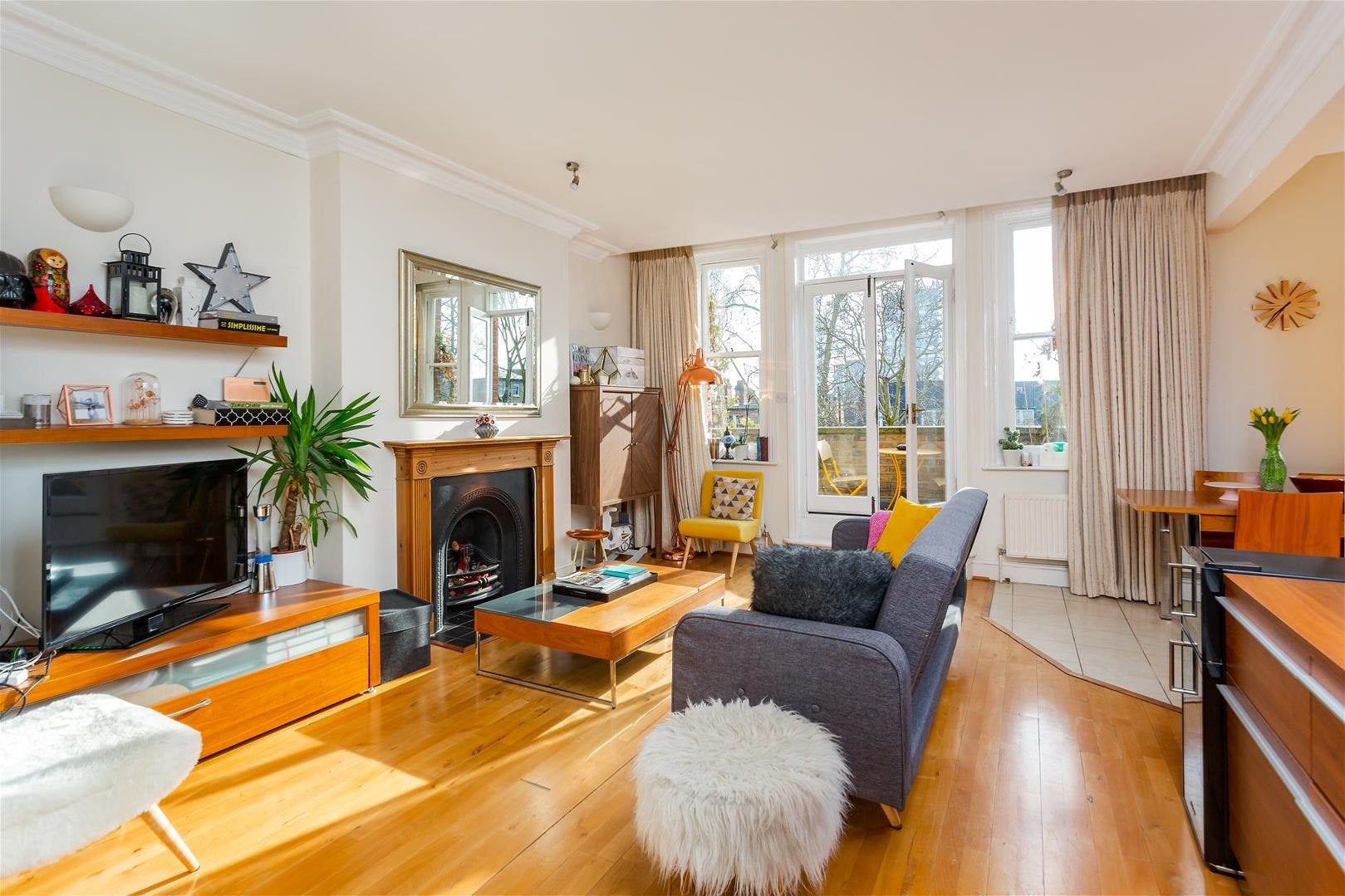 Flat Greencroft Gardens in Greater London
