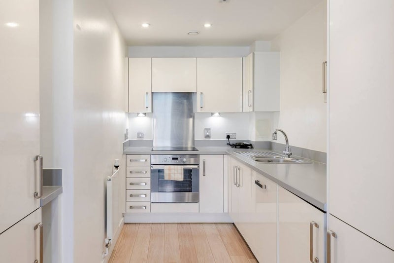 Flat Robsart Street in Greater London