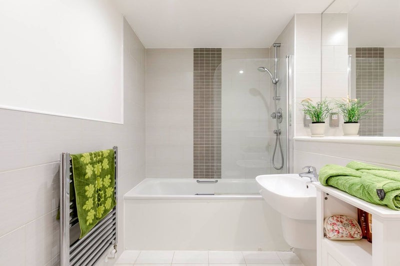 Flat Robsart Street in Greater London
