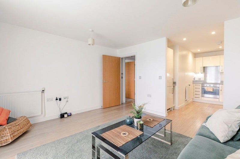 Flat Robsart Street in Greater London