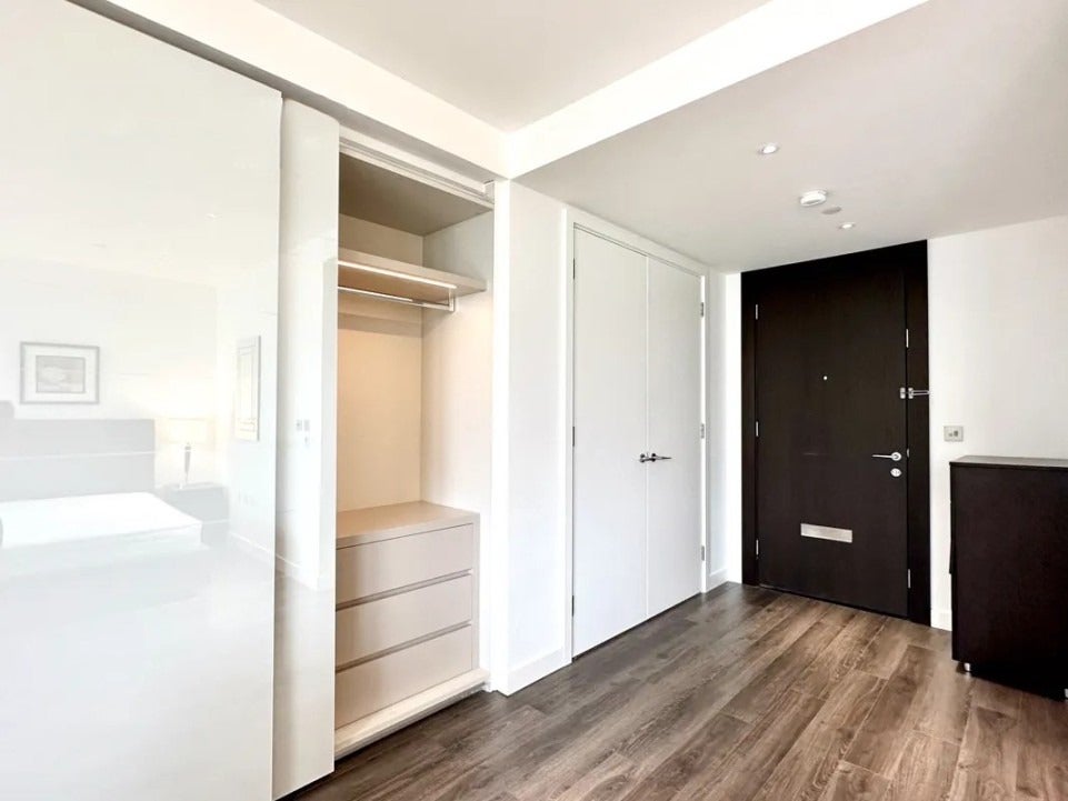 Flat Canter Way in Greater London