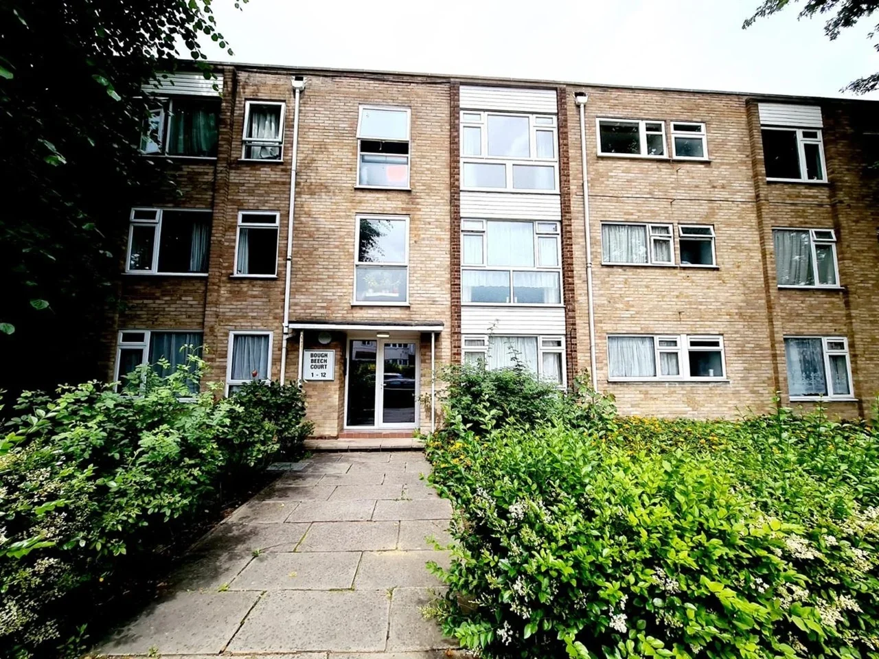 Flat Albany Road in Greater London