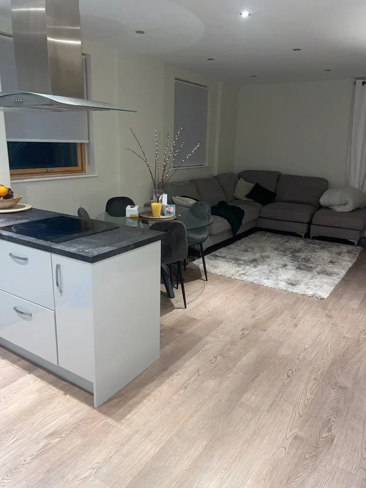 Flat Fielders Crescent in Greater London