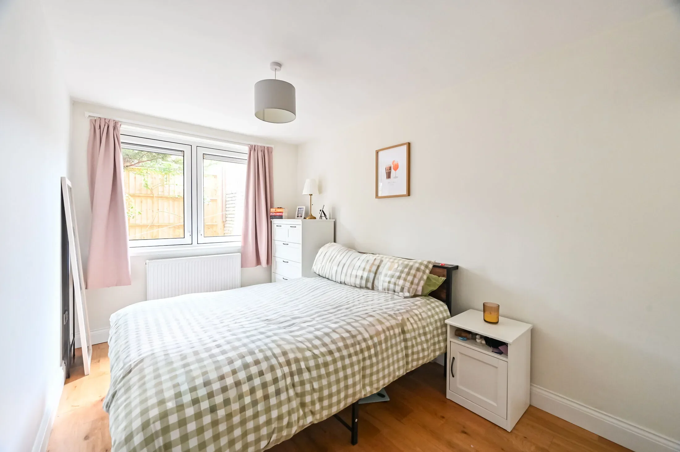 Flat Trefil Walk in Greater London