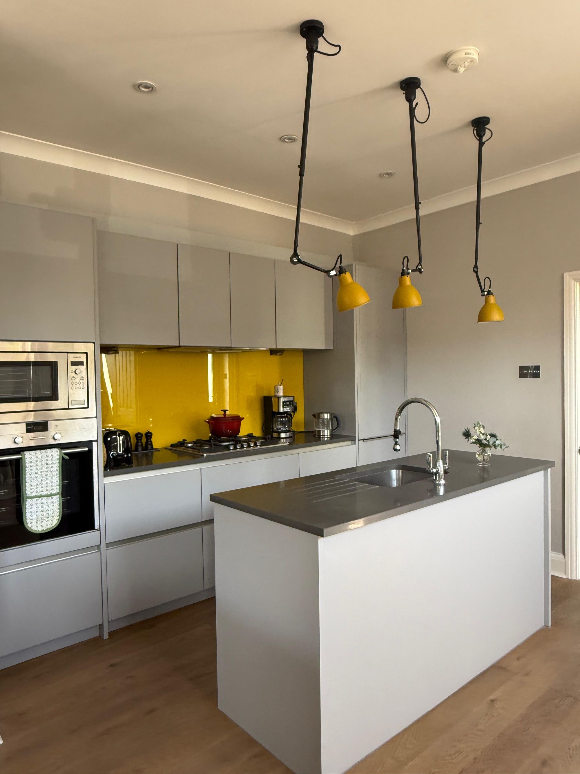 Flat Brookwood Road in Greater London