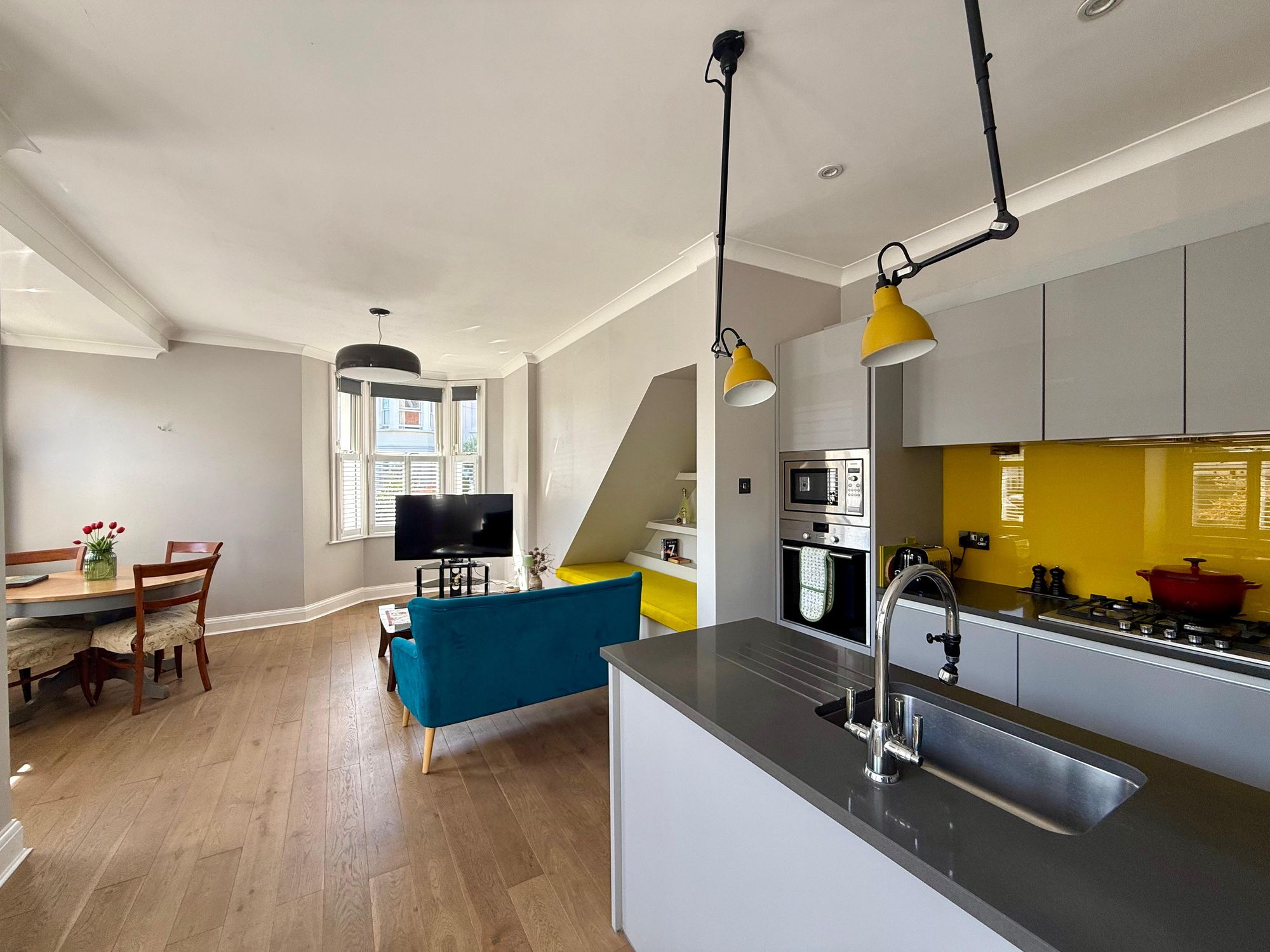 Flat Brookwood Road in Greater London