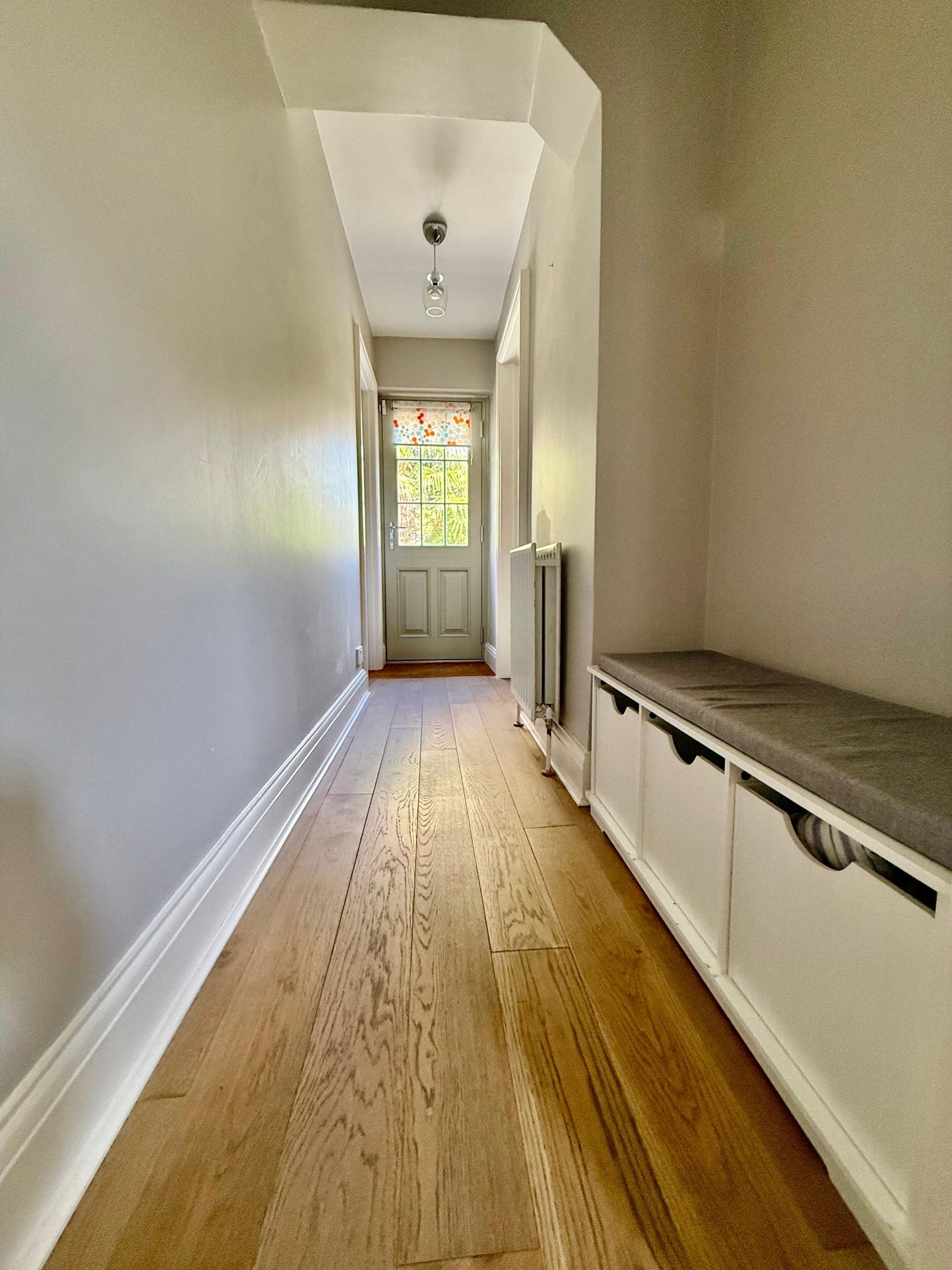 Flat Brookwood Road in Greater London