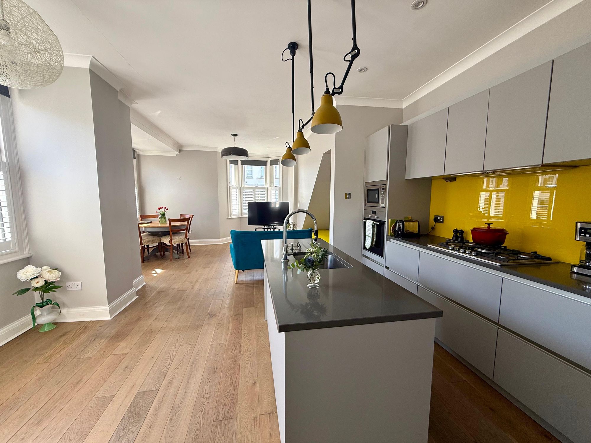 Flat Brookwood Road in Greater London
