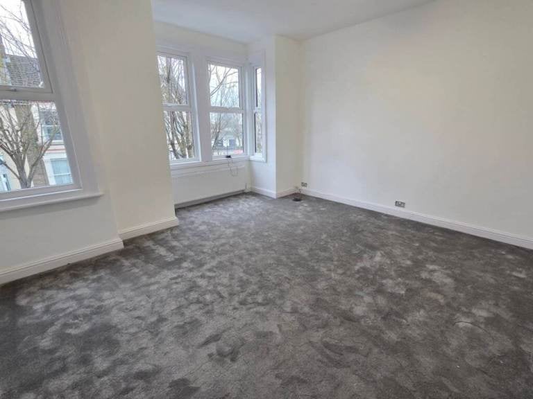 Flat Caple Road in Greater London