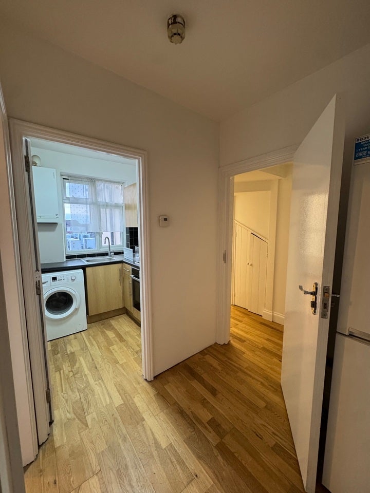 Flat Derley Road in Greater London
