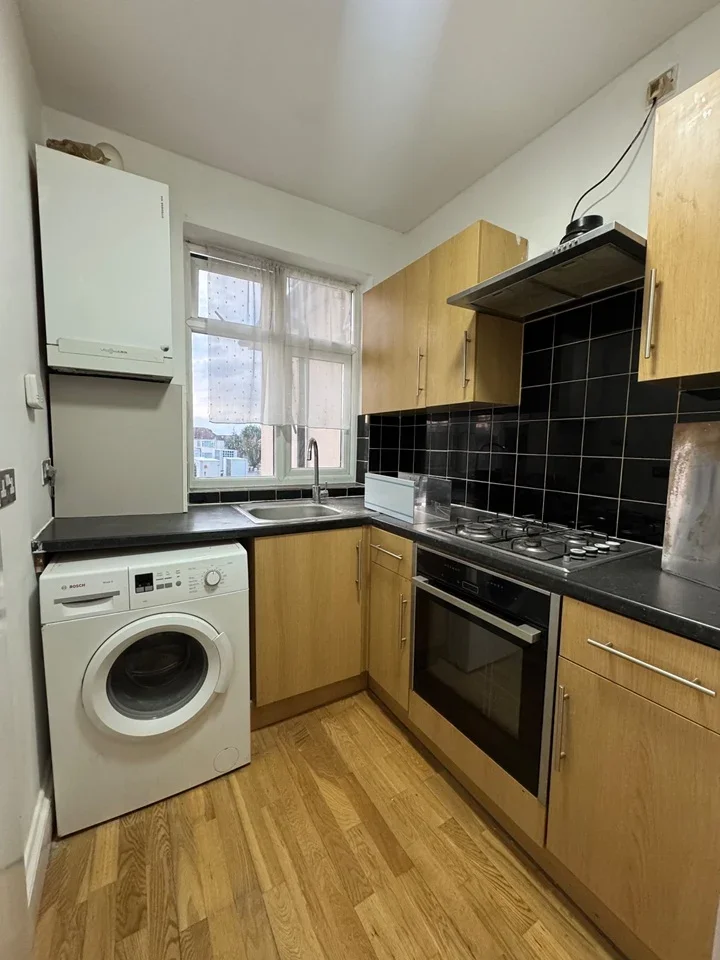 Flat Derley Road in Greater London