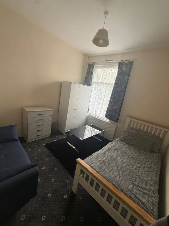 Room Tyndall Road in Greater London