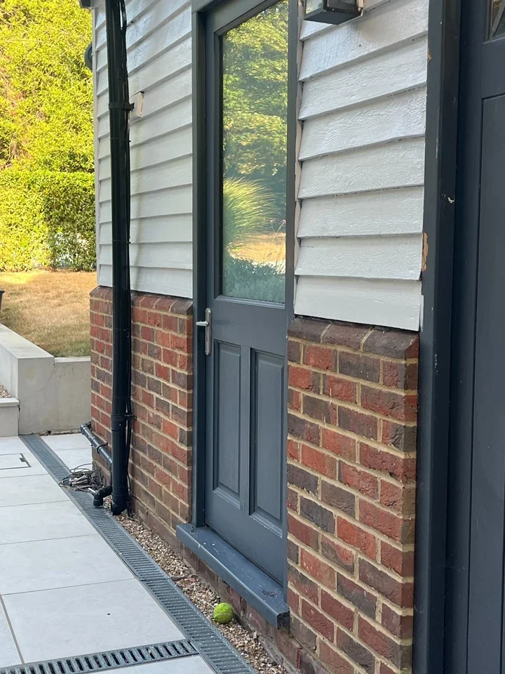 Flat Blackhorse Road in Woking