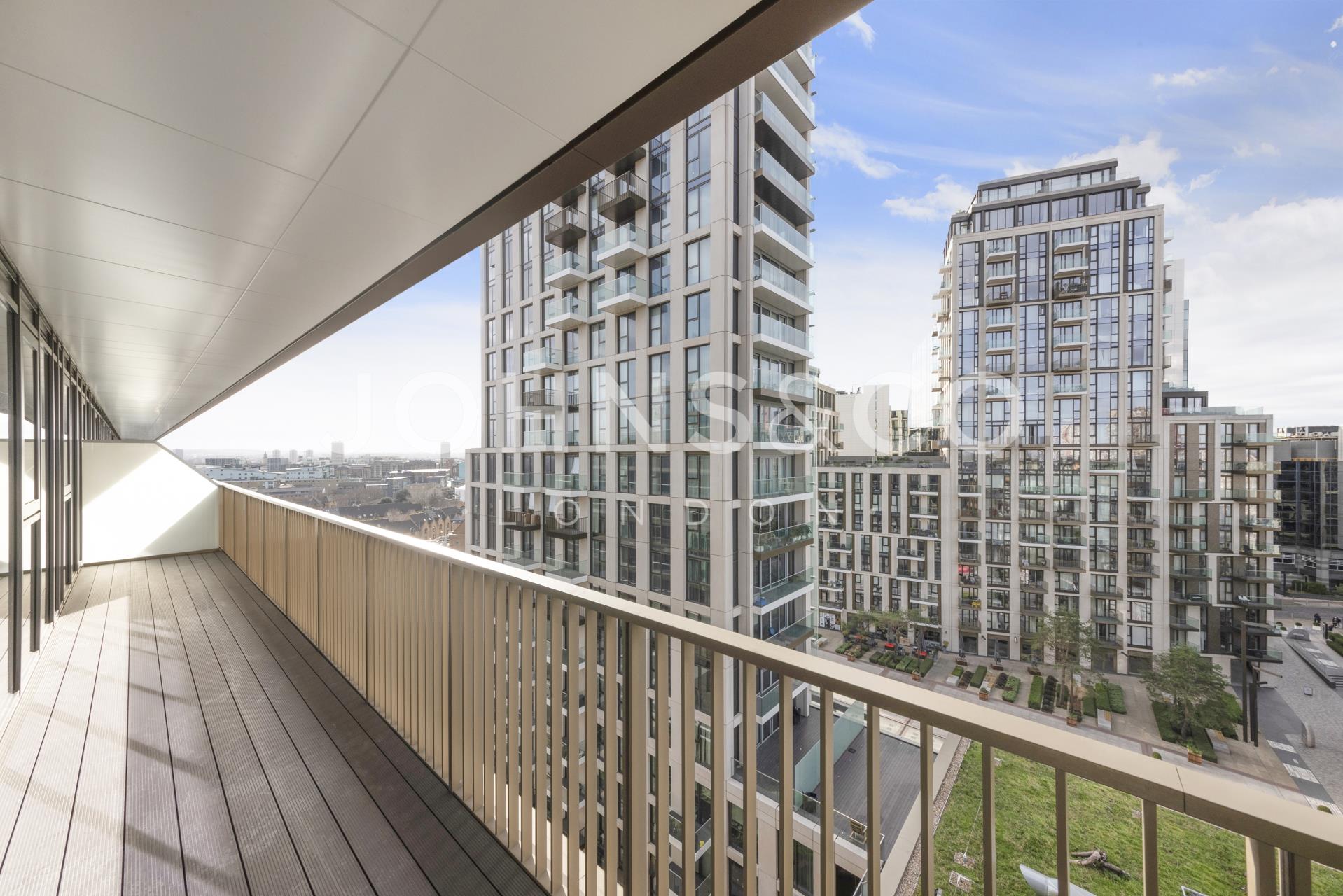 Flat Vaughan Way in Greater London