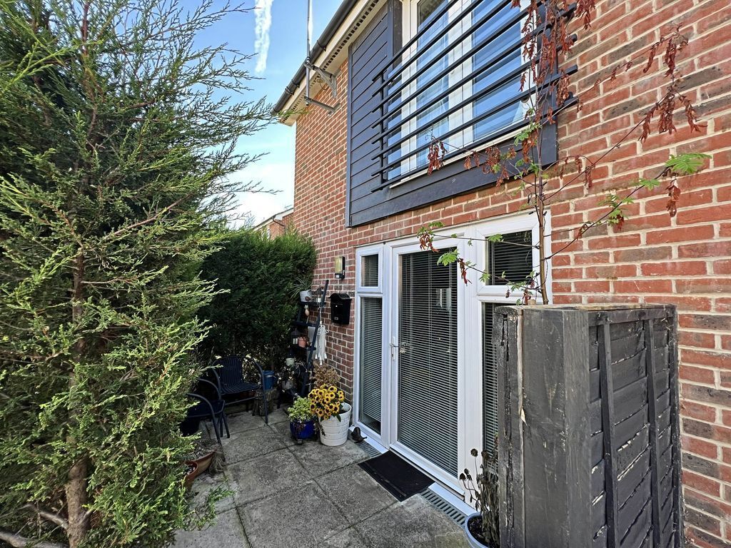 House Hewitt Road in Basingstoke and Deane