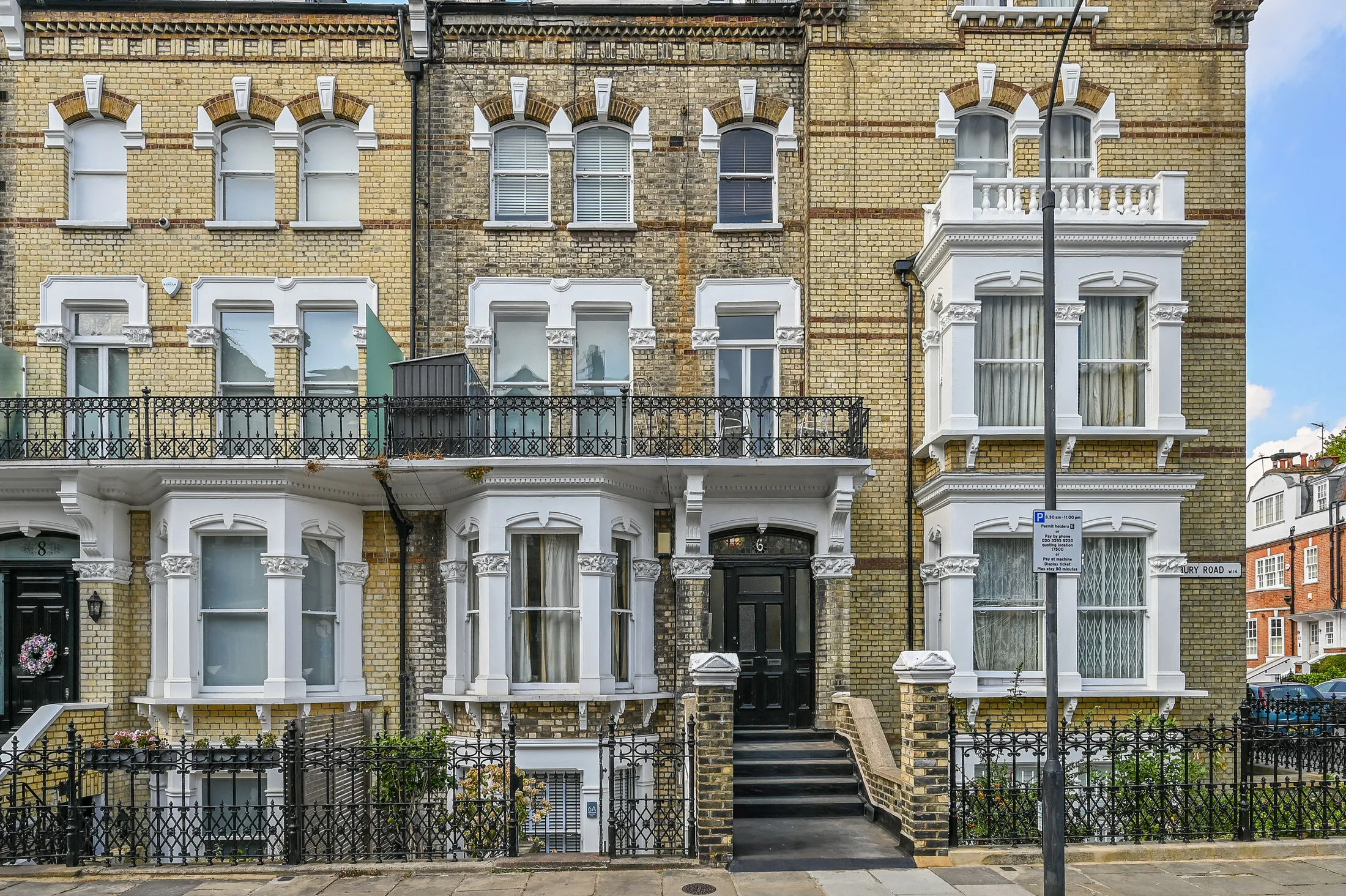 Flat Glazbury Road in Greater London